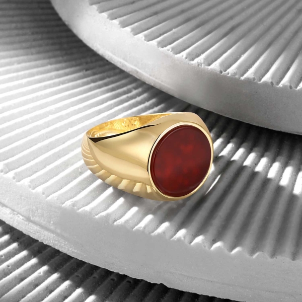 18K Gold Basic Minimal Ring with Red Agate